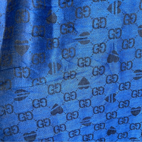 Gucci scarf monogram GG hearts large rectangular blue fringe wrap C6 - Picture 5 of 8